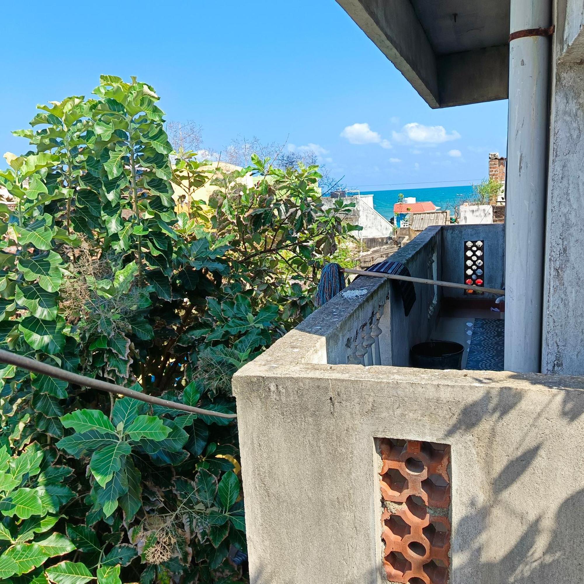 Blue Waves Homestay ปอนดิเชอรี ภายนอก รูปภาพ