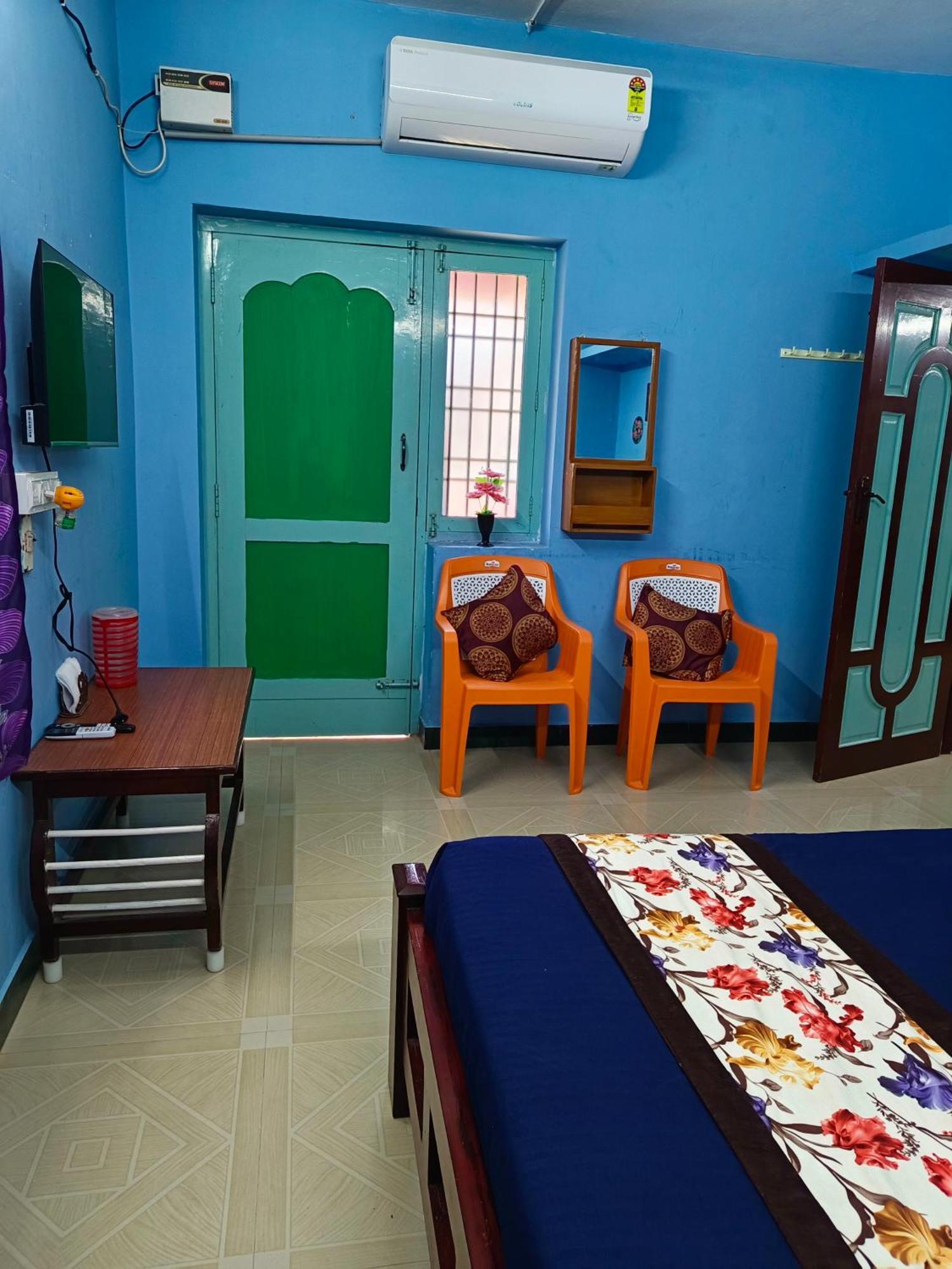 Blue Waves Homestay ปอนดิเชอรี ภายนอก รูปภาพ